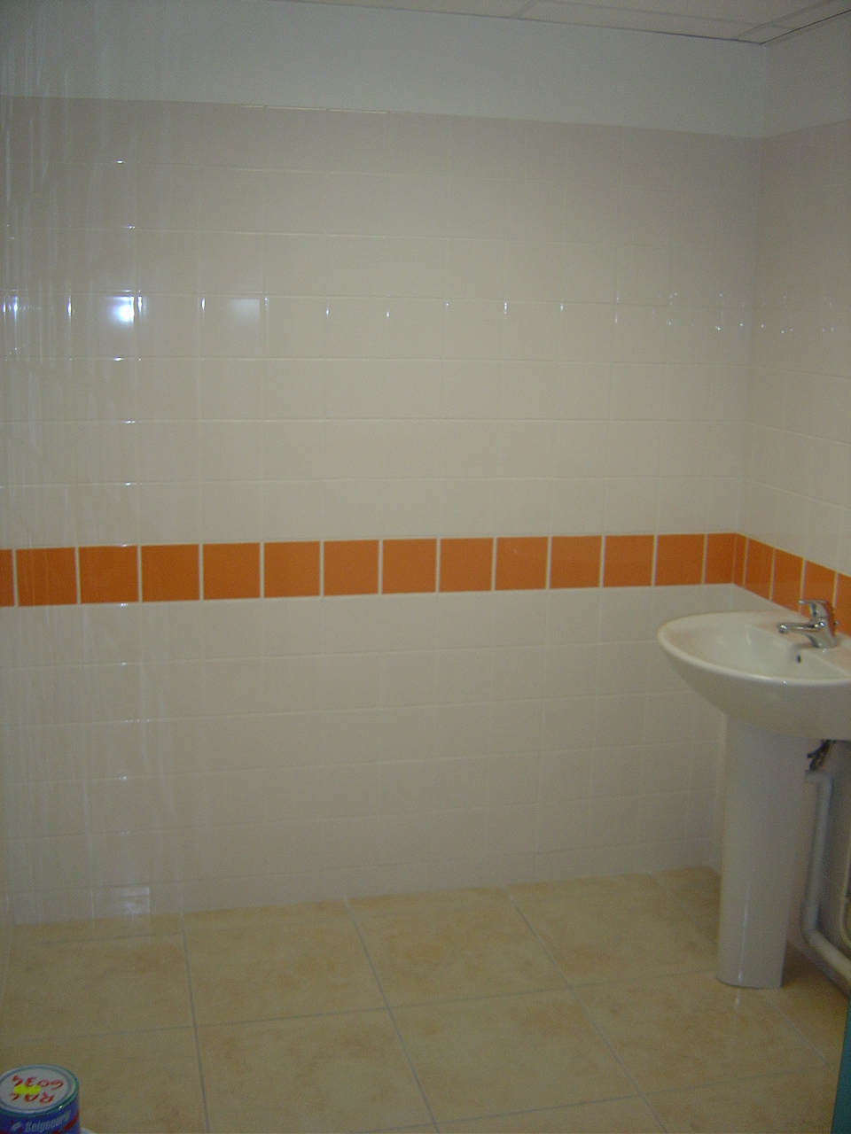 15X15 BLANC ET FRISE MANDARINE